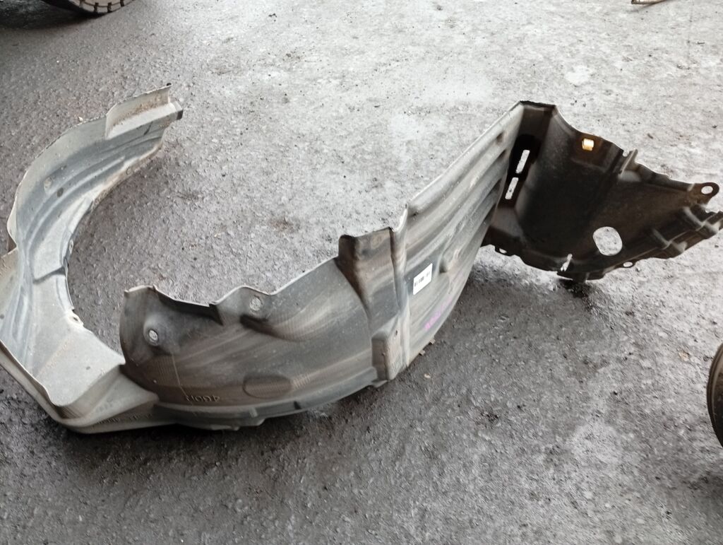 Подкрылок на Toyota Noah AZR65G 1AZ-FSE 53875-28100, Переднее Правое расположение