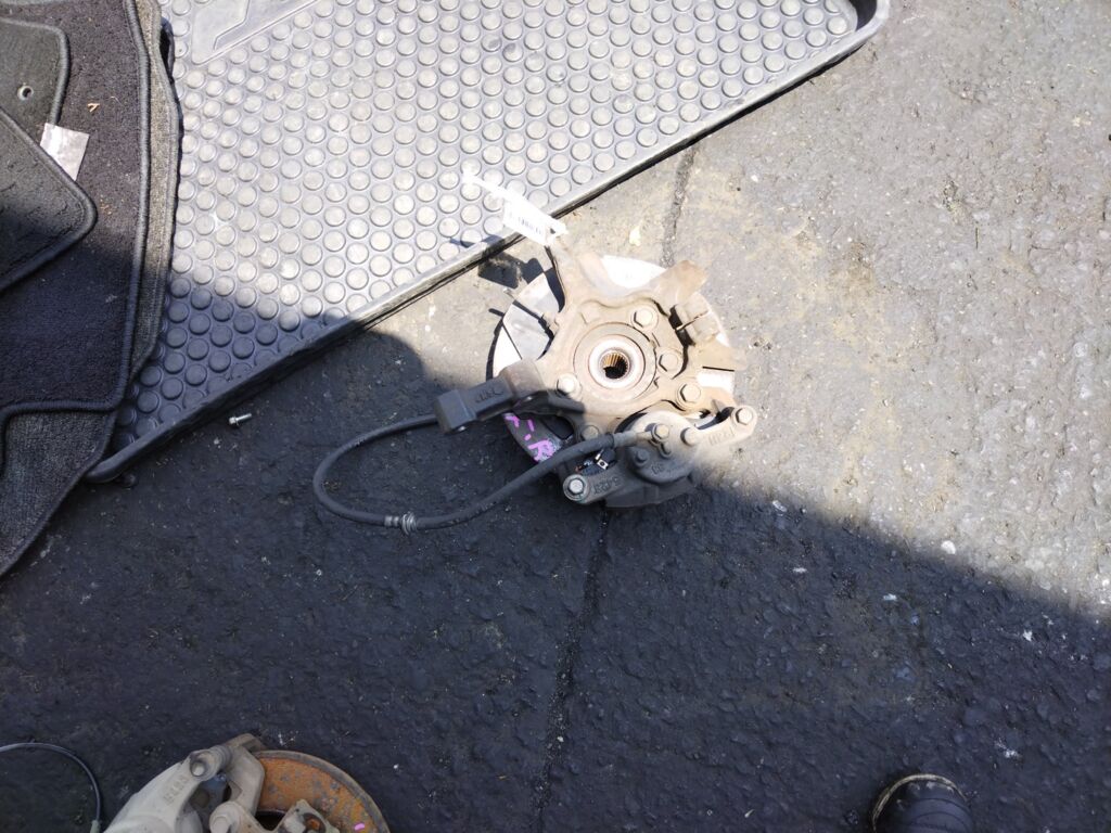 Ступица на Nissan Tiida C11 HR15DE, Переднее Правое расположение