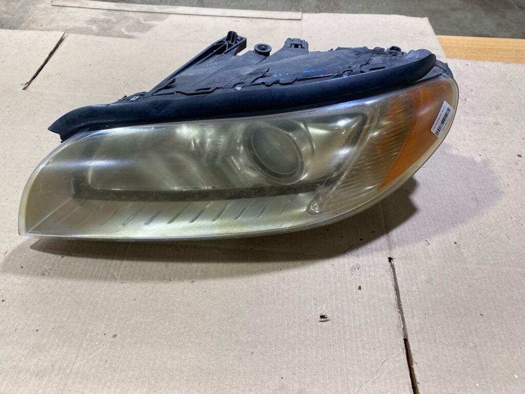 Фара на Volvo V70 BW 31214170, Левое расположение