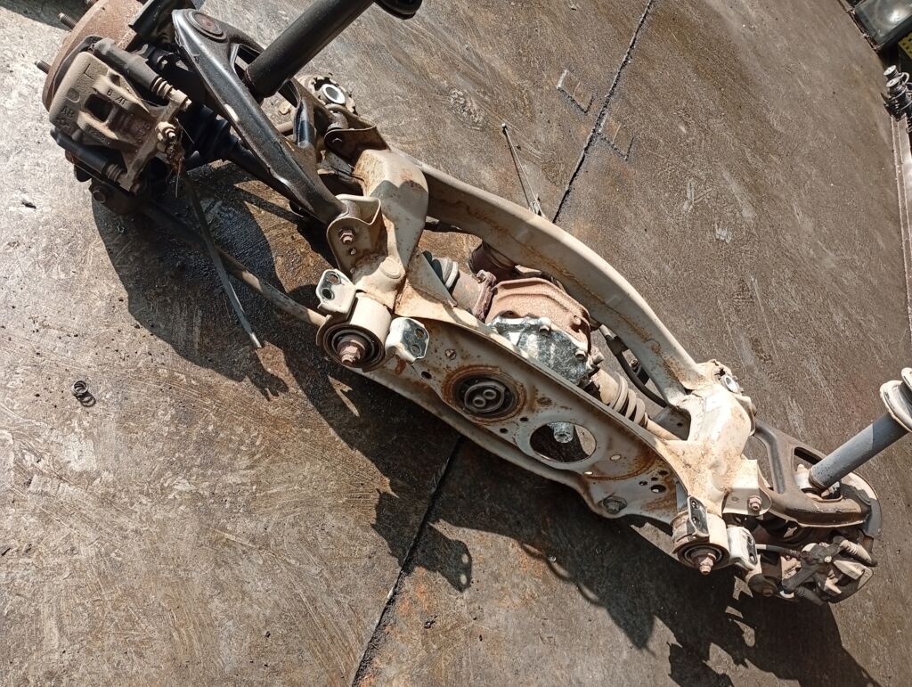 Балка подвески на Toyota Mark II GX90 1G-FE, Заднее расположение