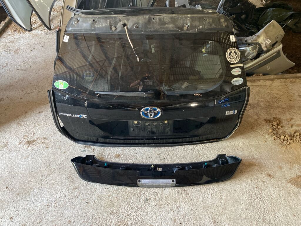 Дверь задняя на Toyota Prius Alpha ZVW41W