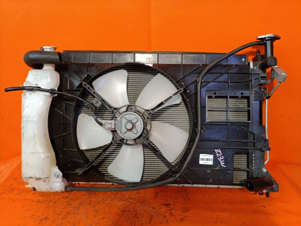 Радиатор ДВС на Mitsubishi Colt Plus Z23W