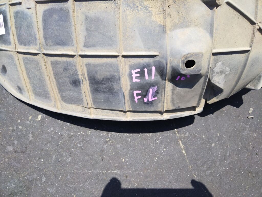 Подкрылок на Nissan Note E11 HR15DE 63841-8Y20A  212629  2711FL-1B  2711FL1  2711FL1T  63841-9U20A  63841-9U20B  63843-9U000  915.NS11115L  974591  DS11174AL  IK-1217  ST-DTE1-016L-2, Переднее Левое расположение