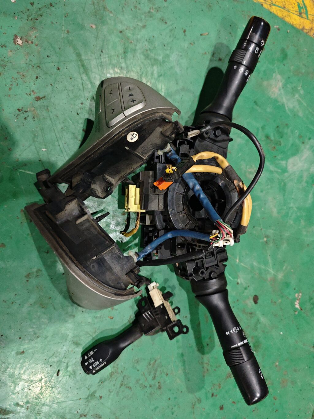 Шлейф-лента air bag на Toyota Camry ACV40 89245-06030  84306-48030