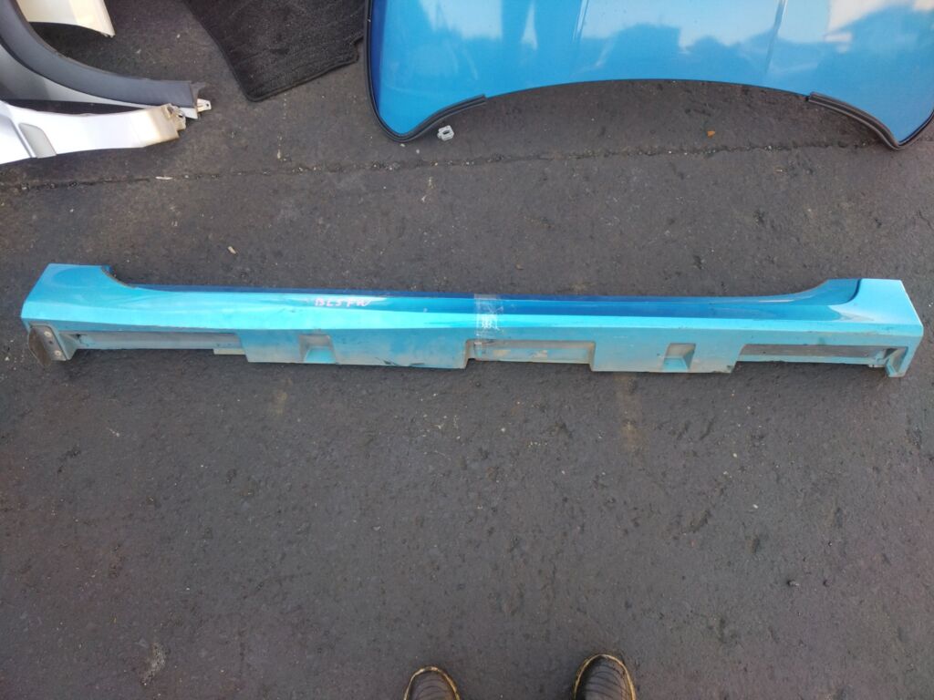 Порог кузова пластиковый ( обвес ) на Mazda Axela BL5FW