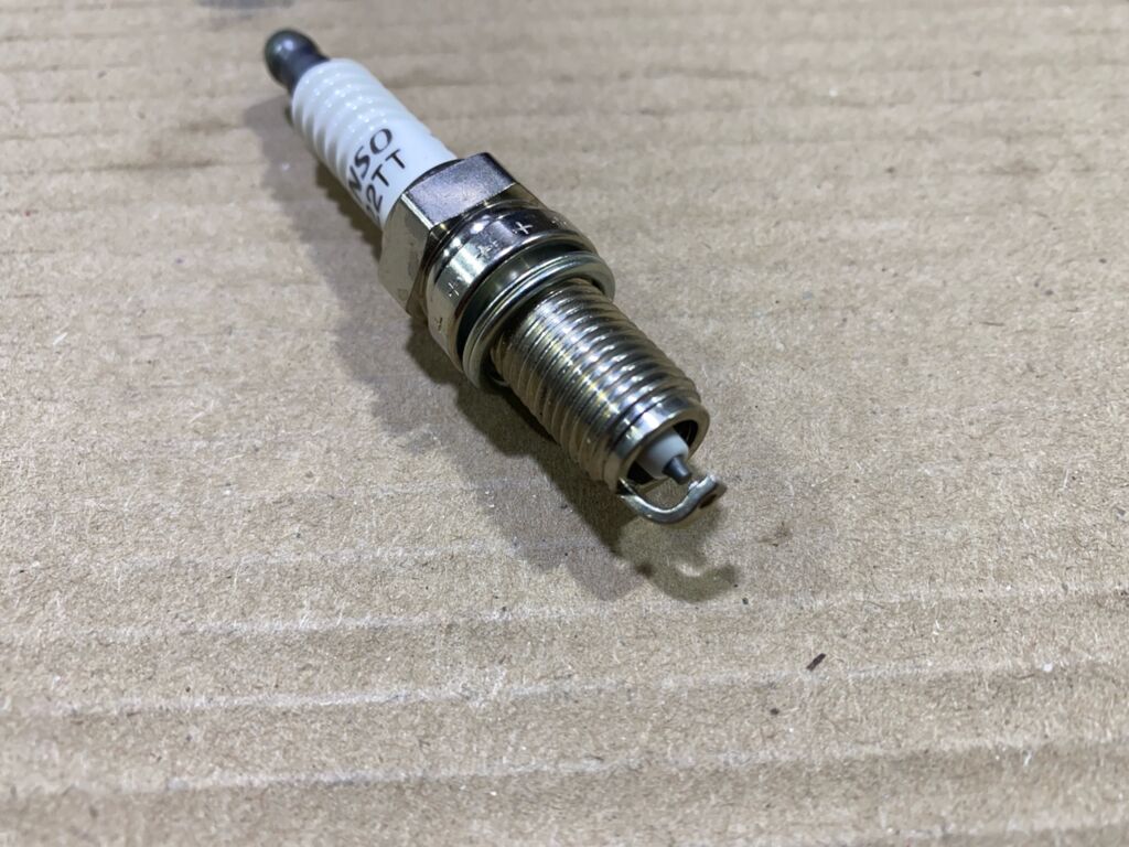 Свеча зажигания XU22TT DENSO XU22TT,9004A91032 на Toyota Lite Ace S402M 3SZ-VE Фото 2