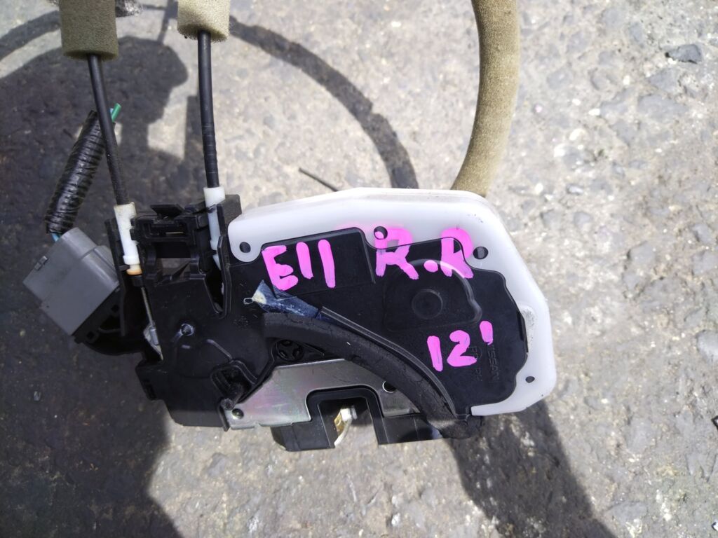 Замок двери на Nissan Note E11, Заднее Правое расположение