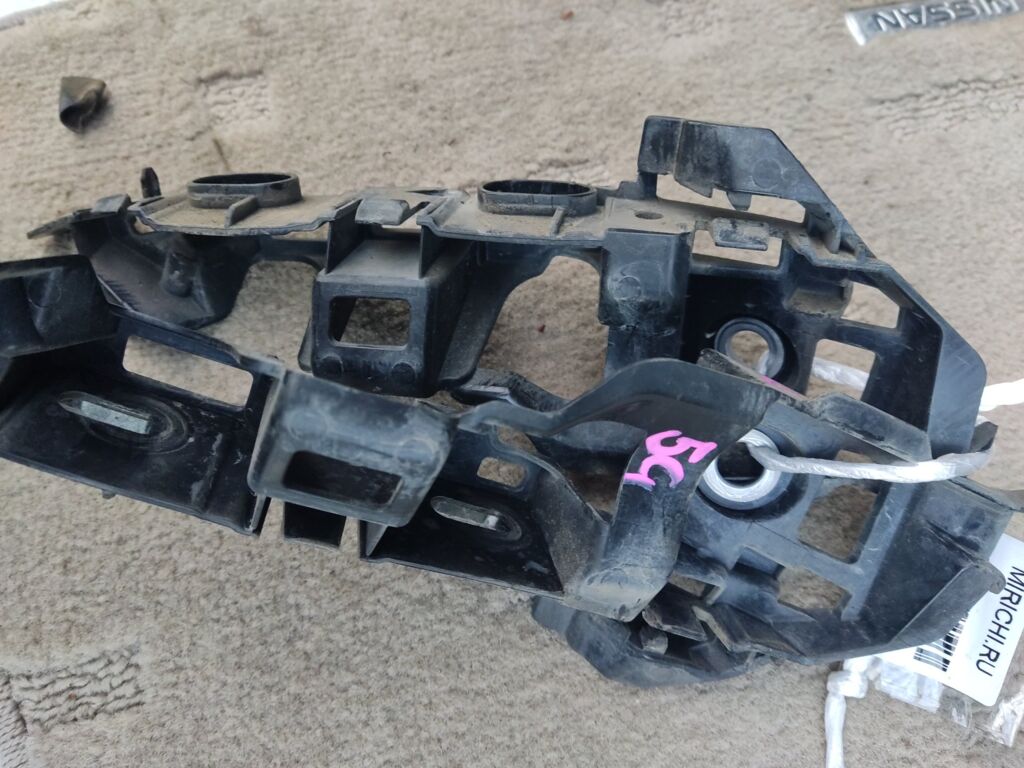 Крепление бампера на Volkswagen Golf Vii 5G 5G0807184A  5G0807183A, Переднее расположение