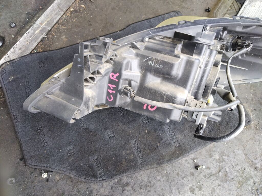 Фара на Nissan Tiida C11 P7779, Правое расположение