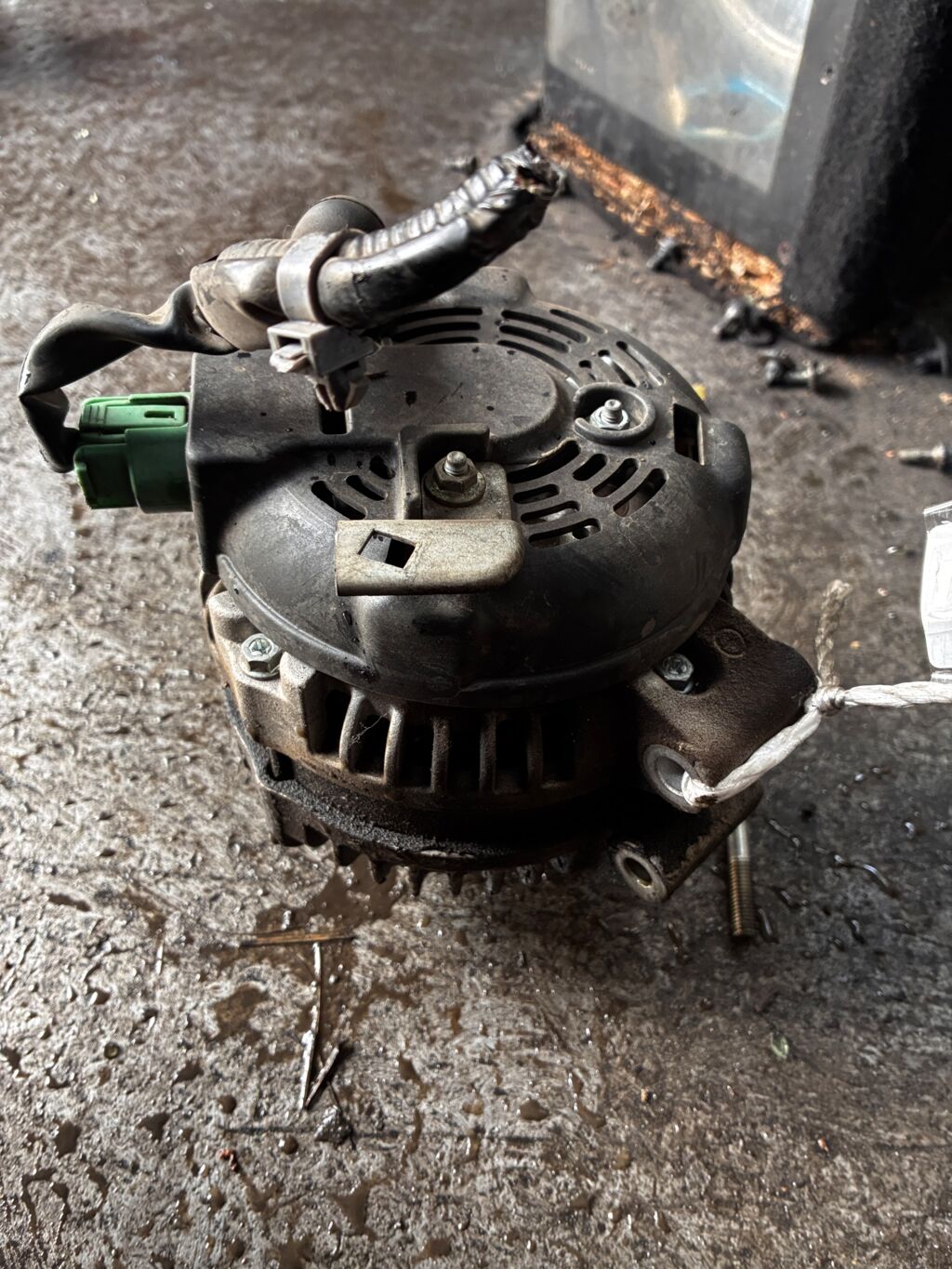 Генератор на Honda Stepwgn RG1 K20A