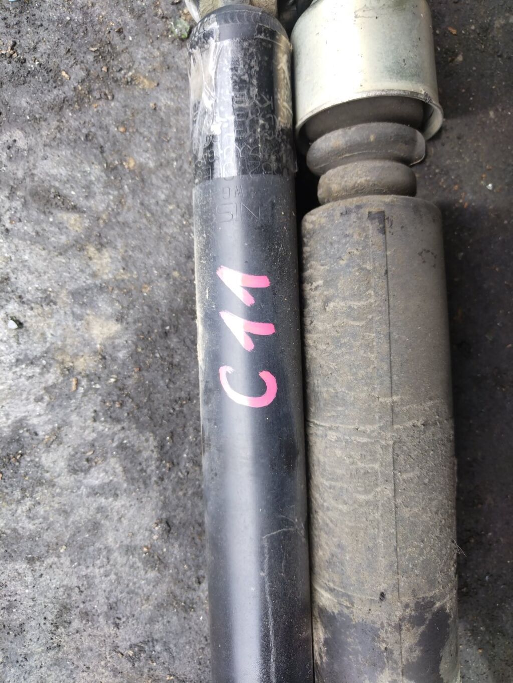 Амортизатор на Nissan Tiida C11 19-213910  27-K06-A  314 858  343465  56200CV000  56200CV00A  56200CV00B  56200ED002  56200ED05A  56200ED502  56200ED50A  56200EE40A  56200EE90B  56200EU50A  56200EU51A  56200EU55A  56200EU56A  56200EW00A  56200EW00C  56200EW90D  56210CV00B  56210CV025  56210CV225  56210ED025  56210ED50A  56210EE90B  56210EM30C  56210EU51A  56210ZN90A  CR-003-3413  CR-003-4180  CR-003R-Y12  CR9028  E6200ZN90A  E6200ZV90A  E6210CV00A  E6210CV00B  E6210ED00A  E6210ED05A  E6210EE40A  E6210EE90A  E6210EE90B  E6210EM01A  E6210EM10A  E6210EM20A  E6210EM30C  E6210EU50A  E6210EU51A  E6210EU55A  E6210EU56A  E6210EW00A  E6210EW00C  E6B10EE90B  NSF1061  SJ-003-3413  ST-003-3413  ST-003R-Y12, Заднее расположение