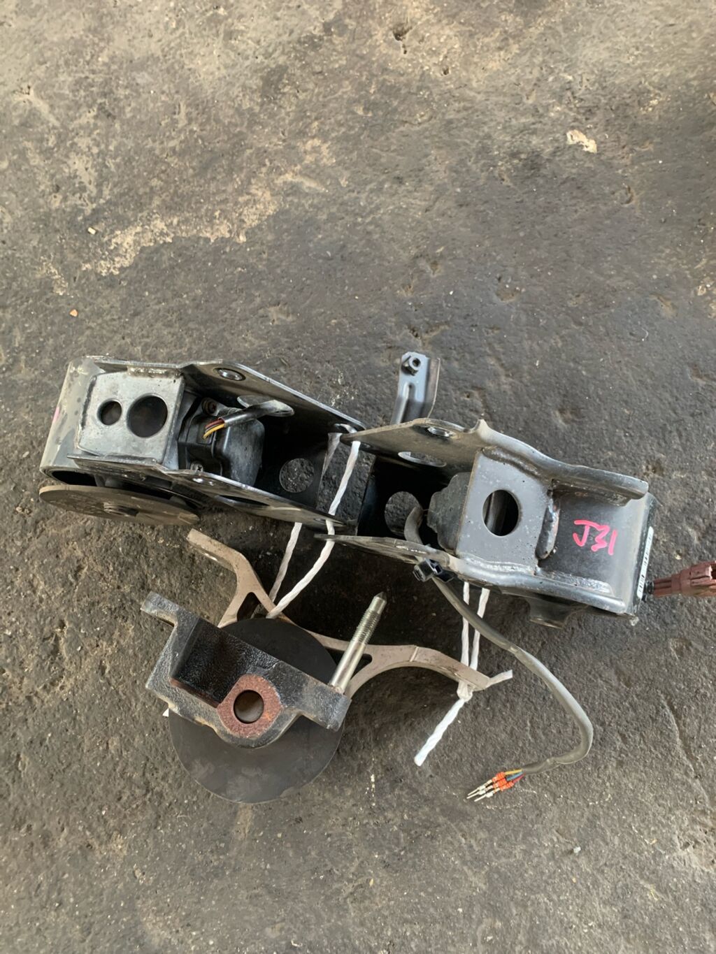 Подушка двигателя на Nissan Teana J31 VQ23DE