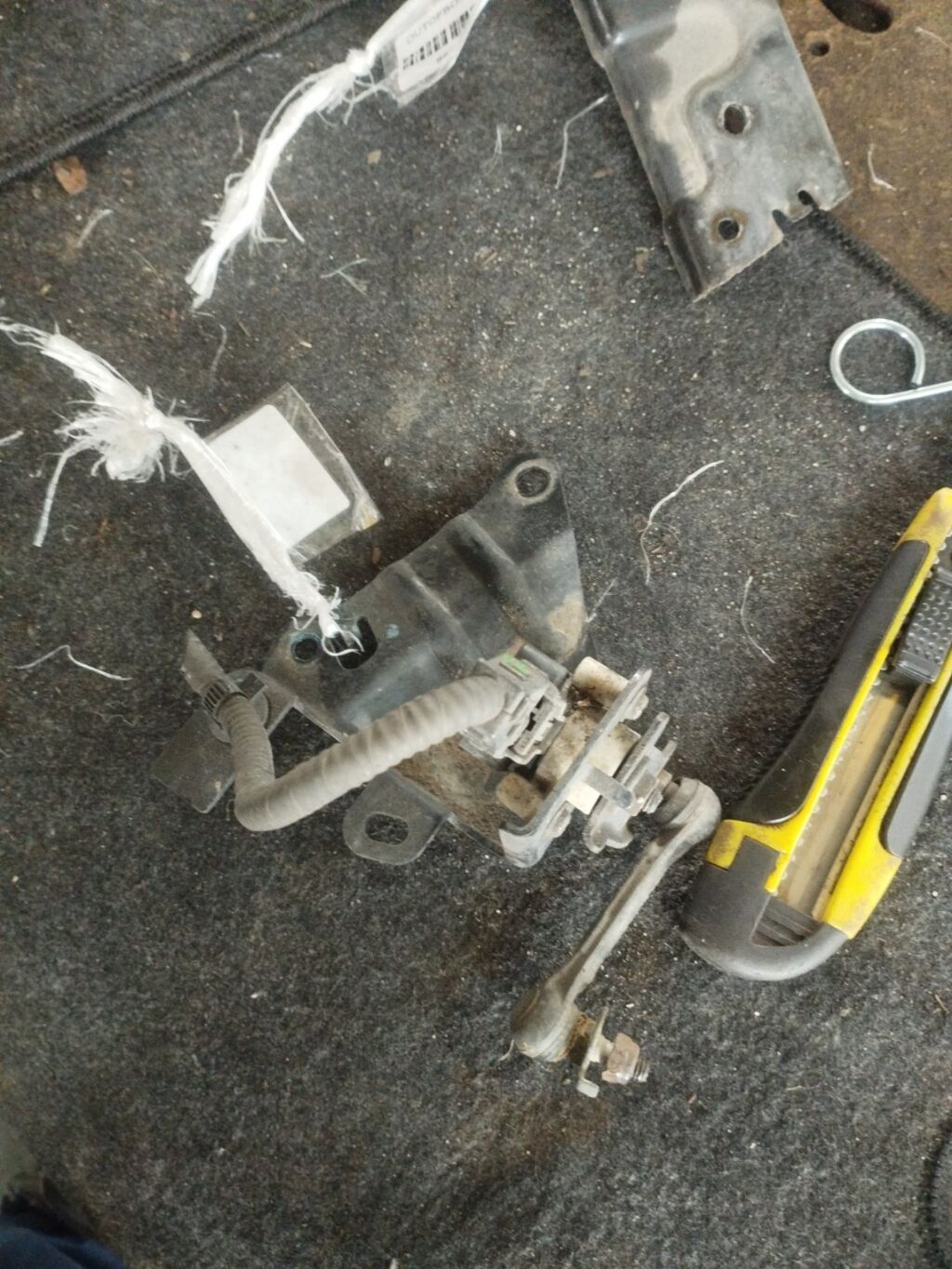 Датчик регулировки наклона фар на Honda Stepwgn RK1, Переднее расположение