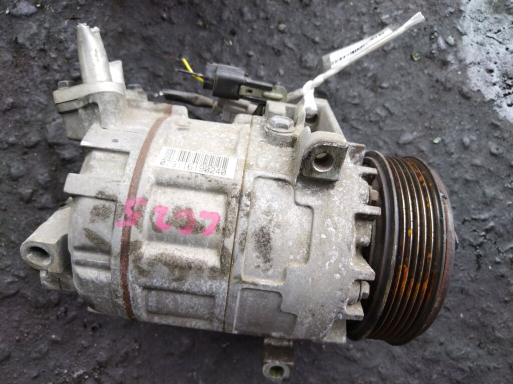 Компрессор кондиционера на Nissan Serena CC25 MR20DE 92600-1GZ0A