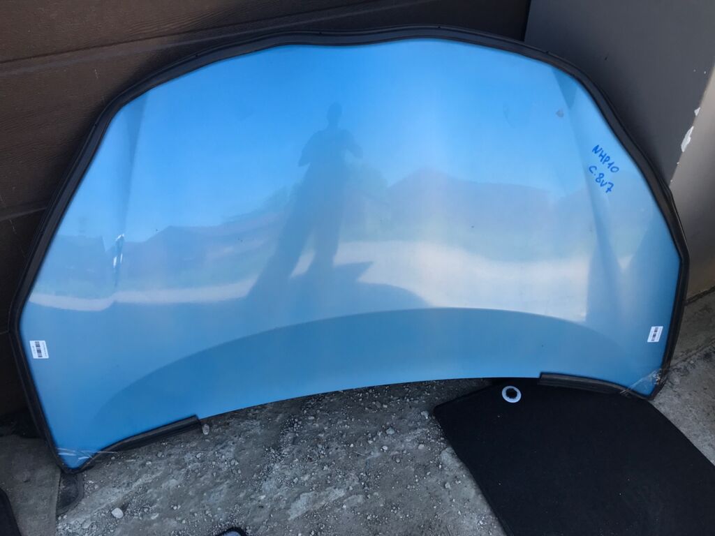Капот на Toyota Aqua NHP10