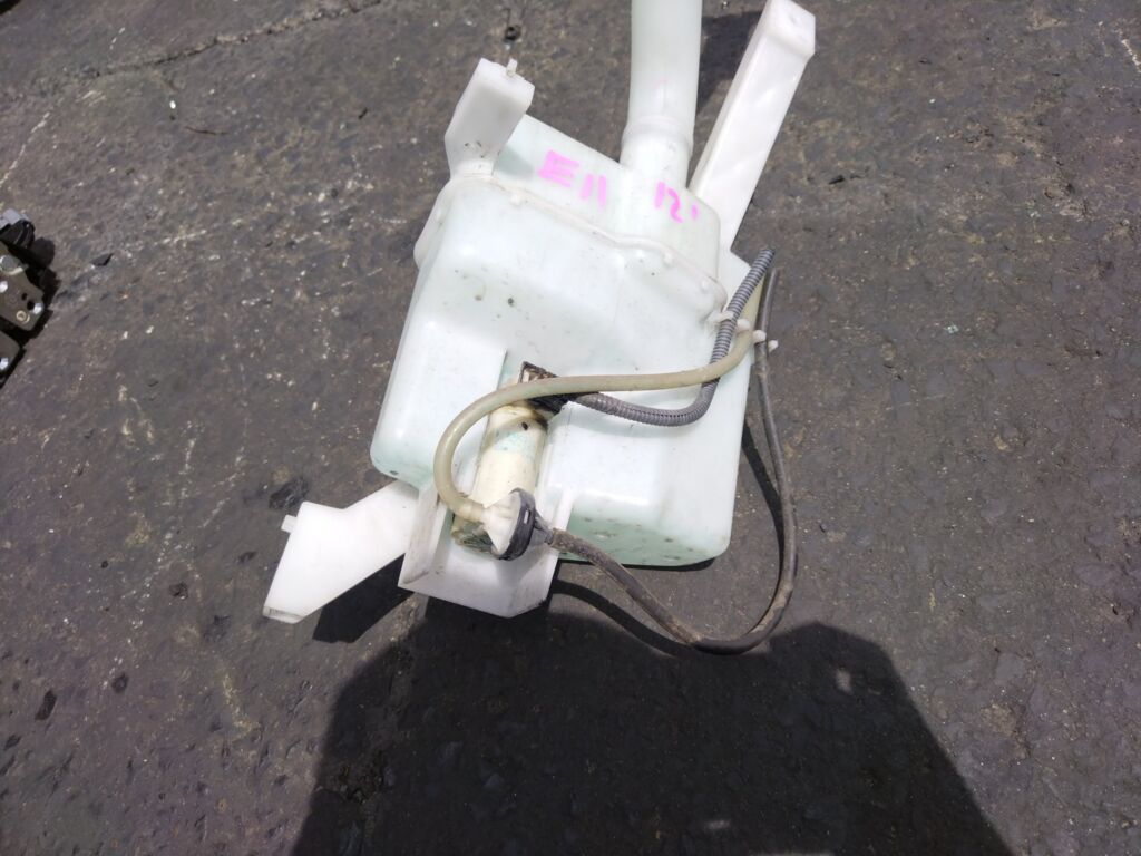 Бачок омывателя на Nissan Note E11 28919AX000