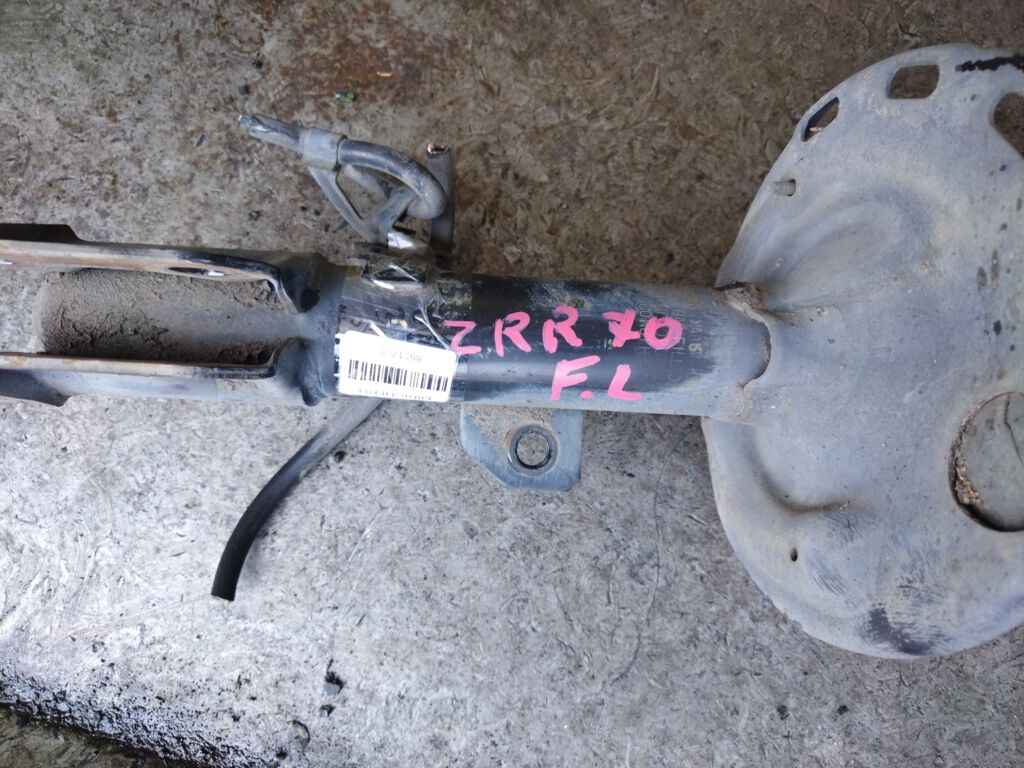 Стойка амортизатора на Toyota Voxy ZRR70W 3ZR-FAE, Переднее Левое расположение