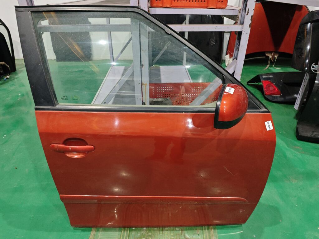 Дверь боковая на Skoda Fabia 5J, Переднее Правое расположение