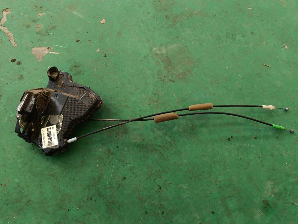 Замок двери на Toyota Corolla ZRE151L, Переднее Правое расположение