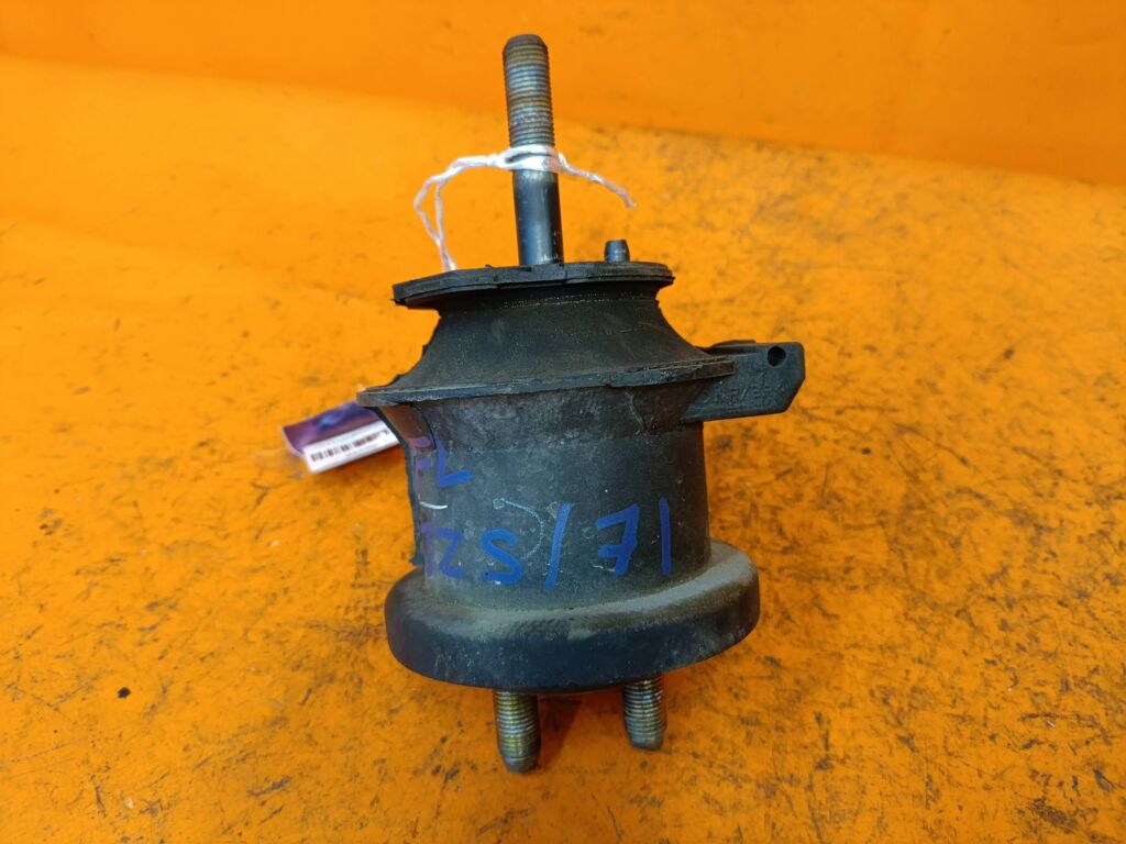 Подушка двигателя на Toyota Crown JZS171 1JZ-FSE 12360-46180  470.TY1139, Переднее расположение