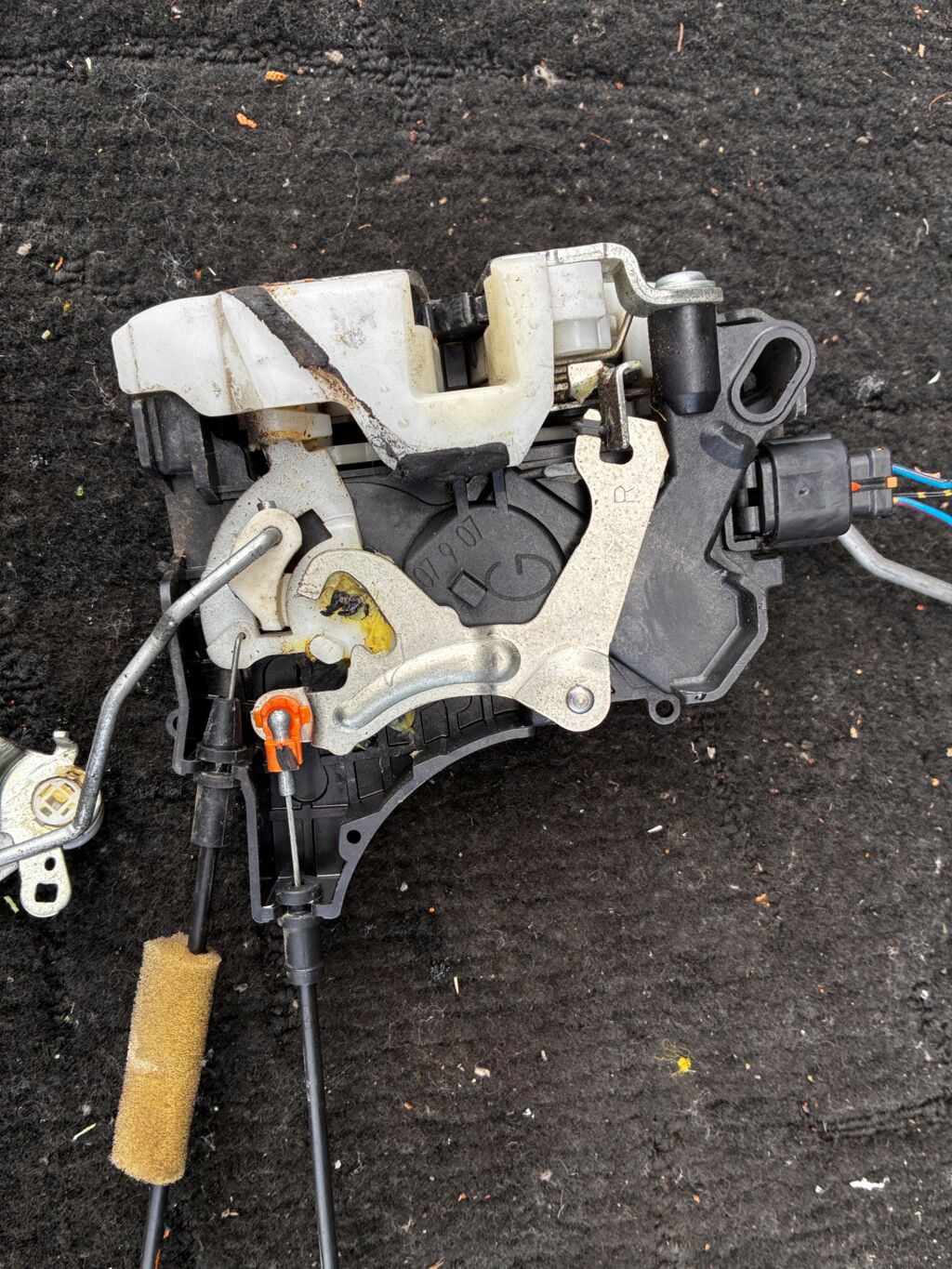 Замок двери на Mitsubishi Grandis NA4W, Переднее Правое расположение