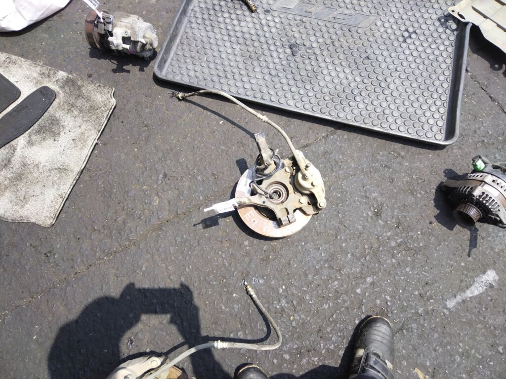 Ступица на Nissan Note E11 HR15DE, Переднее Левое расположение