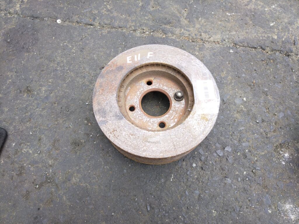 Тормозной диск на Nissan Note E11 HR15DE 40206 AX000  40206 CT40A, Переднее расположение