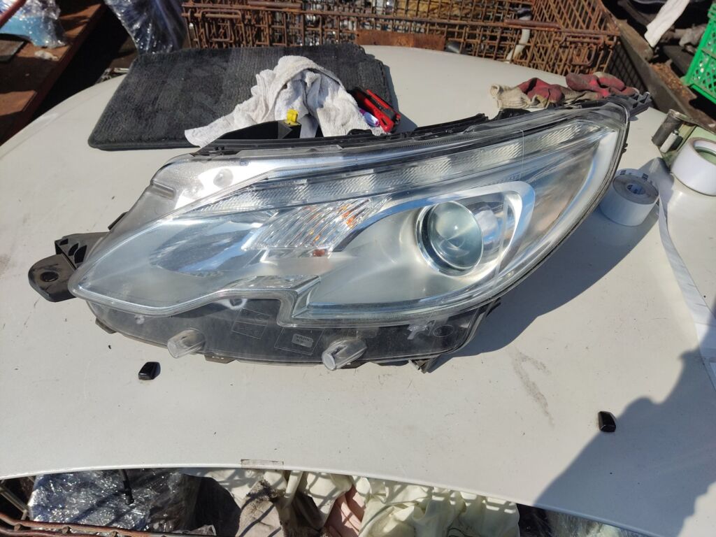 Фара на Peugeot 2008 9677809980  90015177, Левое расположение