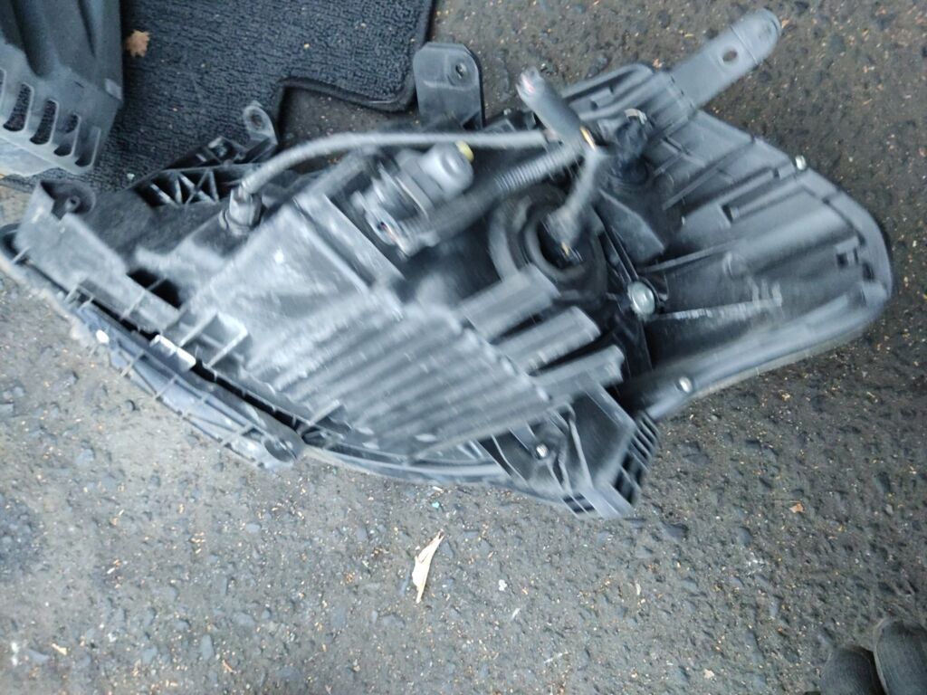 Фара на Nissan Tiida C11 P7779, Правое расположение