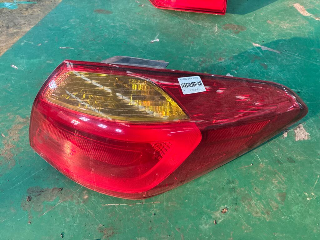 Стоп на Kia Cerato YD 92402-B5000  92402-B5100, Правое расположение