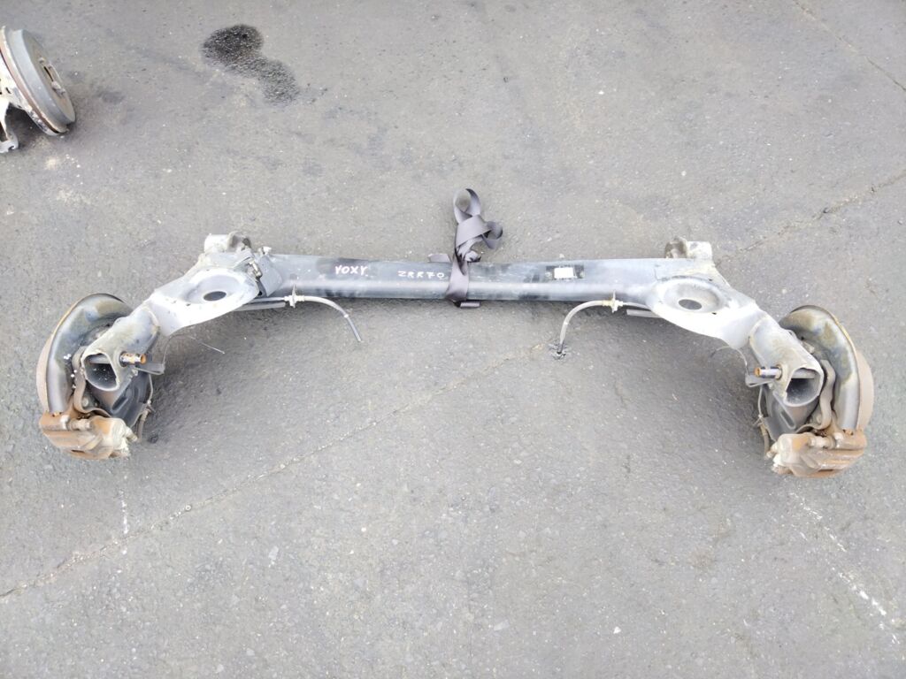 Балка подвески на Toyota Voxy ZRR70G 3ZR-FAE Фото 2
