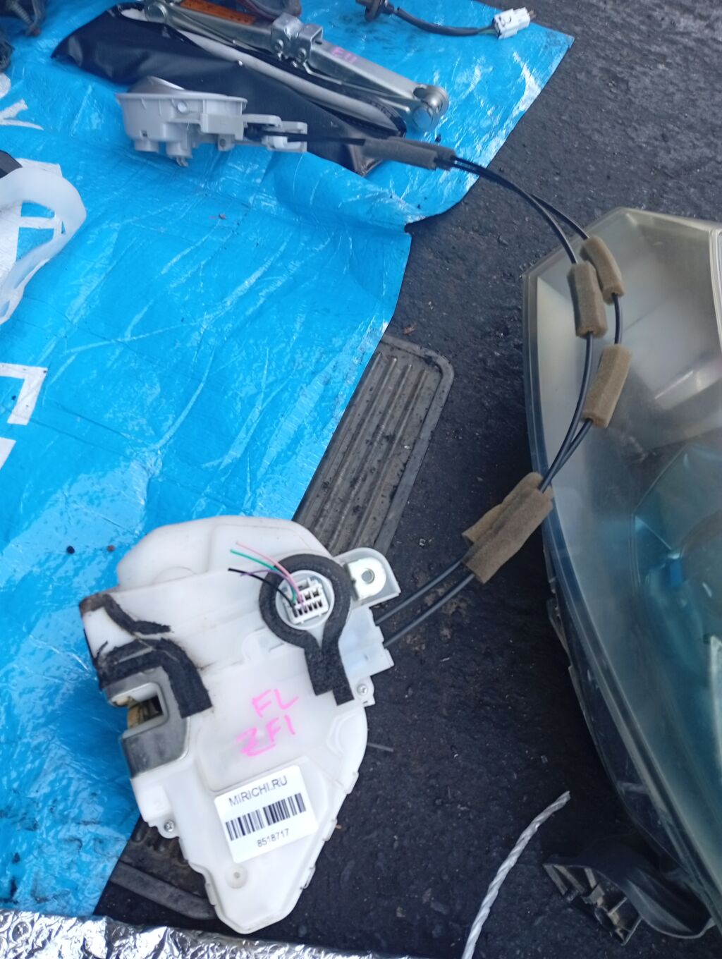 Замок двери на Honda Cr-Z ZF1, Переднее Левое расположение