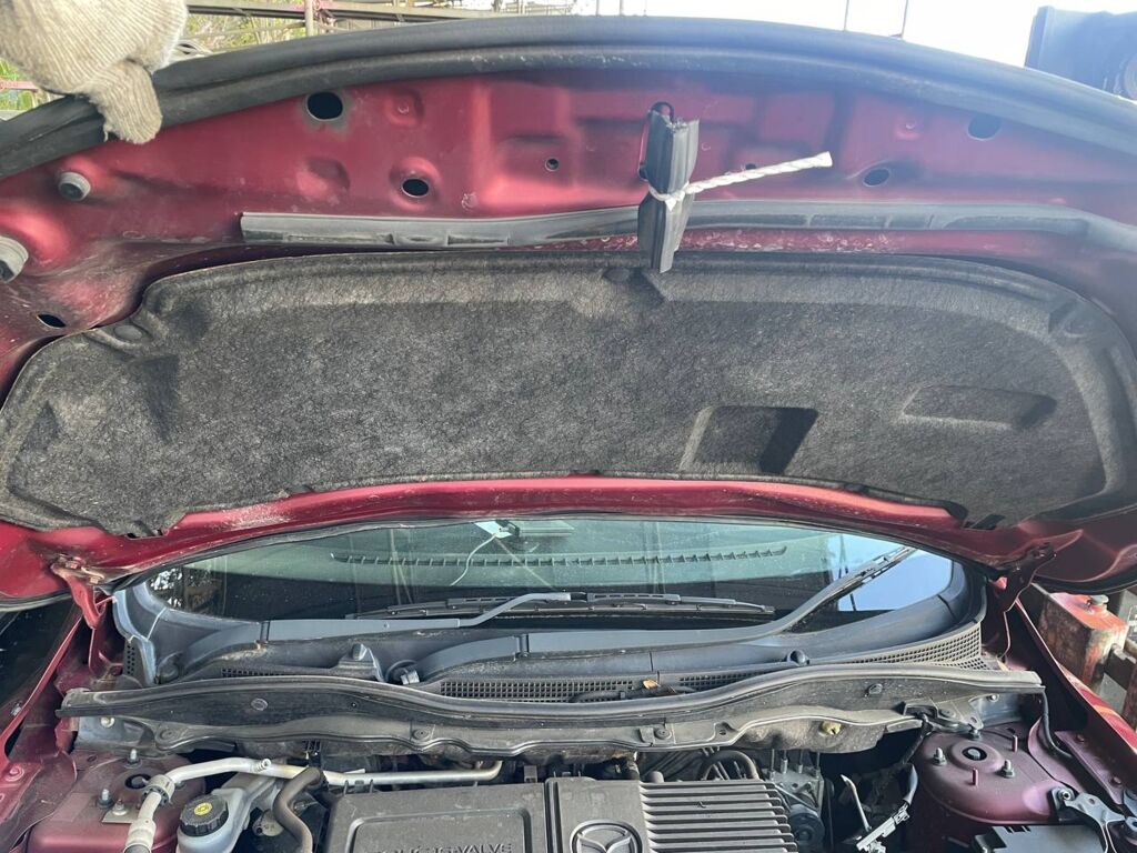 Капот на Mazda Demio DE5FS
