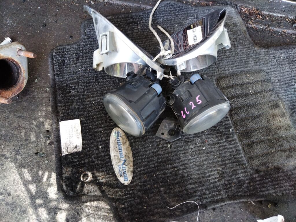 Туманка бамперная на Nissan Serena CC25 02B2704