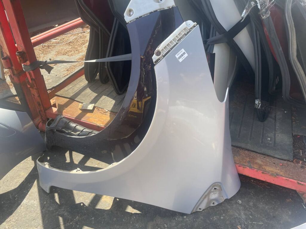 Крыло переднее на Toyota Vitz KSP90, Левое расположение