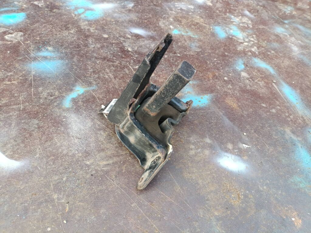 Подушка двигателя 12306-B1020 на Toyota Passo KGC10 1KR-FE Фото 2