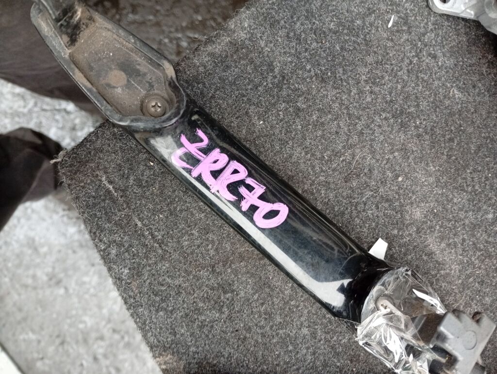 Ручка двери на Toyota Noah ZRR70G, Заднее расположение