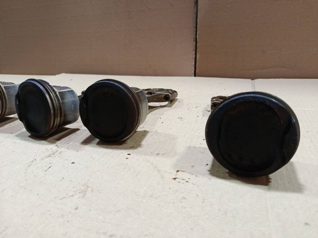 Поршень на Toyota Vista ZZV50 1ZZ-FE Фото 3