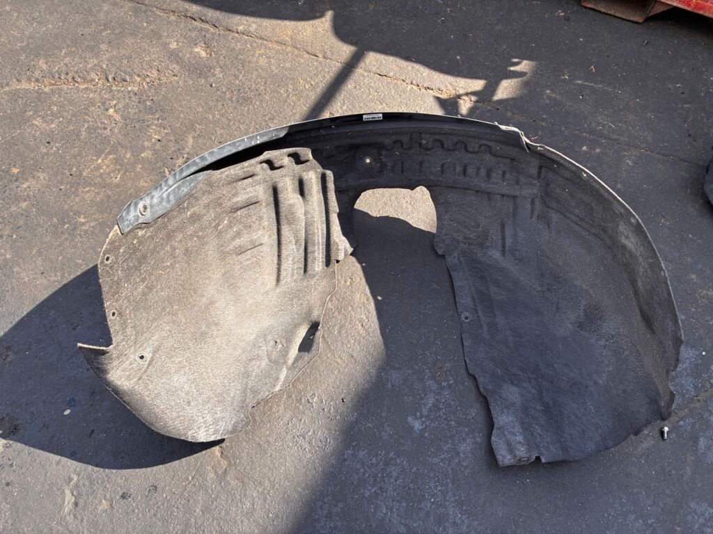 Подкрылок на Volvo V40 MV B4164T, Переднее Правое расположение