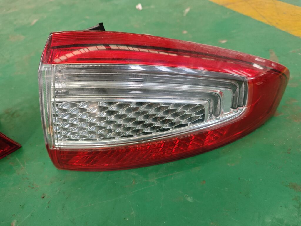 Стоп на Ford Mondeo 4 BS71-13404-CD, Правое расположение