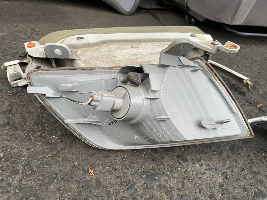 Поворотник к фаре на Toyota Corona Premio AT211 20-395, Левое расположение