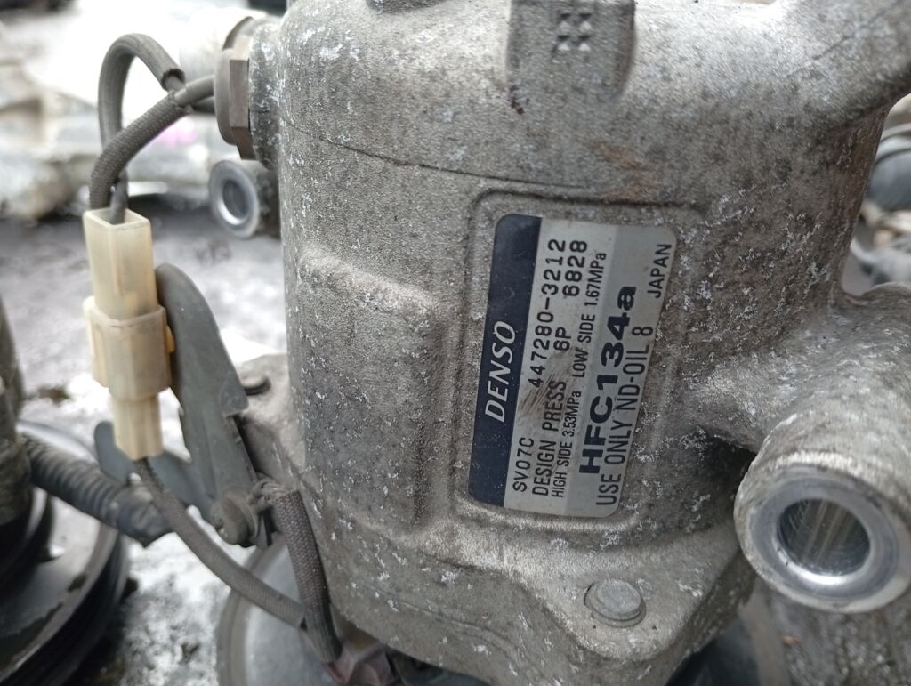 Компрессор кондиционера 447280-3212 на Toyota Passo KGC30 1KR-FE Фото 2
