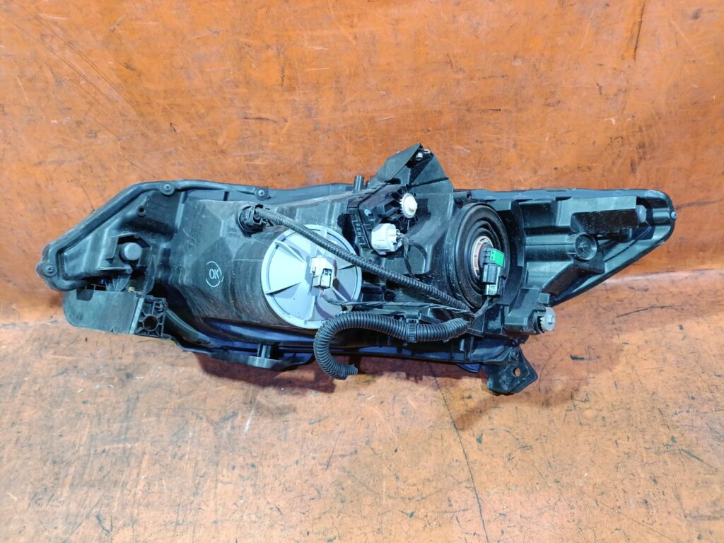 Фара на Honda Insight ZE2 100-22877 217-1171R-EM7  33100-TM8-J01, Правое расположение