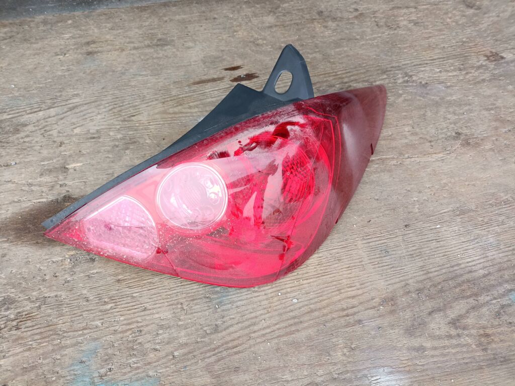 Стоп на Nissan Tiida C11 TYC P4086 931.NS1925R  P4086R, Правое расположение