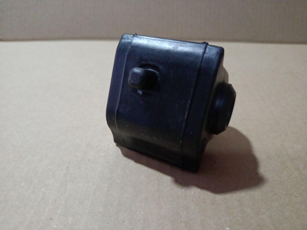 Втулка стабилизатора на Toyota Corolla ZRE151L 48815-12370  48815-02140, Переднее Левое расположение