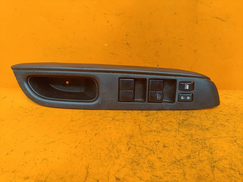 Блок упр-я стеклоподъемниками на Nissan Note E12, Переднее Правое расположение