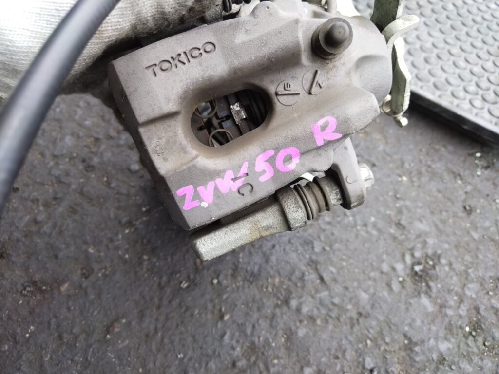 Суппорт на Toyota Prius ZVW50 2ZR-FXE, Заднее расположение