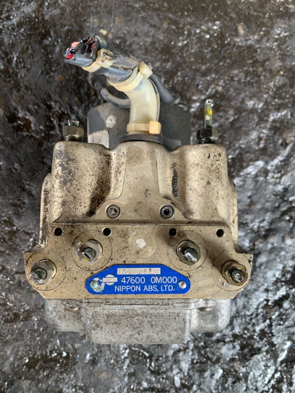 Блок ABS на Nissan Presea R11 GA15DE 47600-0M000