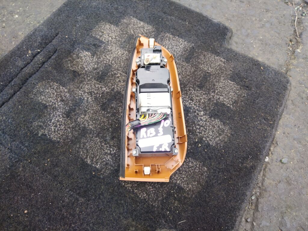 Блок упр-я стеклоподъемниками на Honda Odyssey RB3 35750-SLE-J11-M1, Переднее Правое расположение