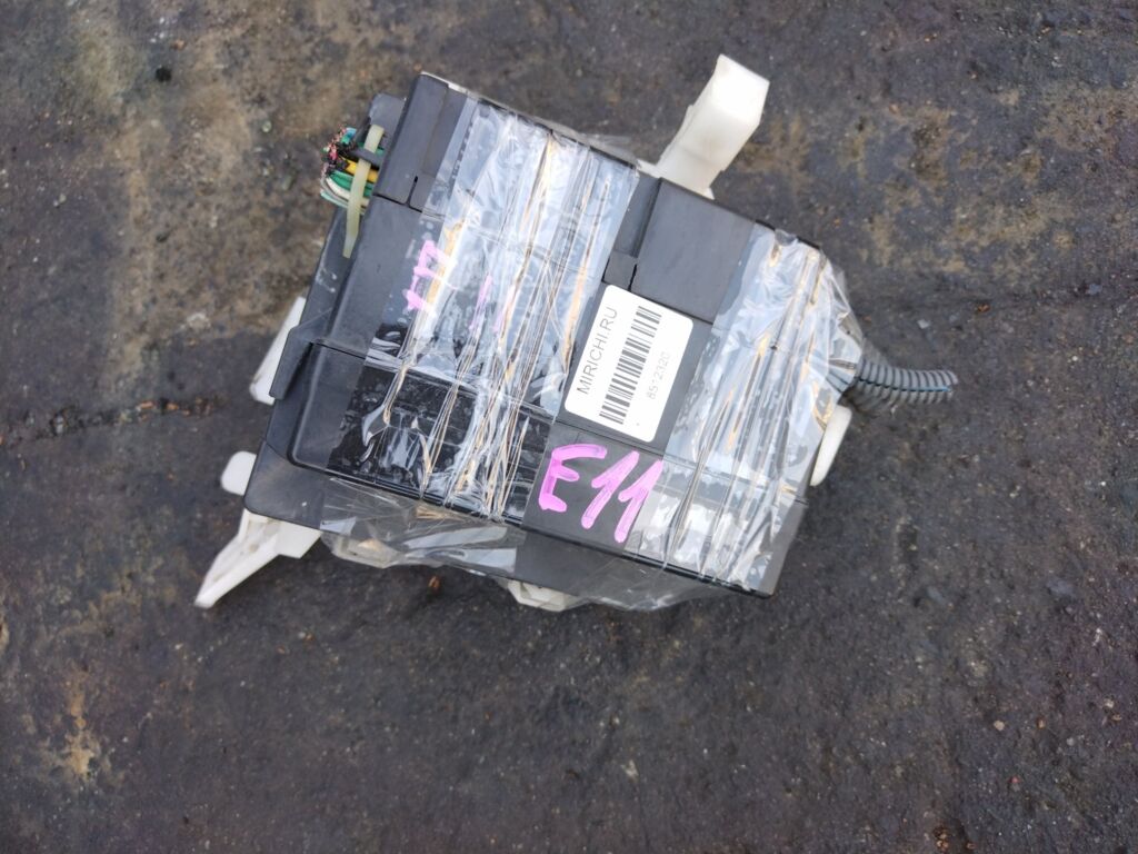 Блок предохранителей на Nissan Note E11 HR15DE